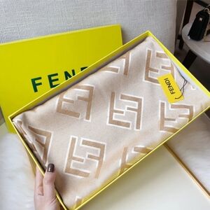 <AUTHENTIC>Fendi Scarf